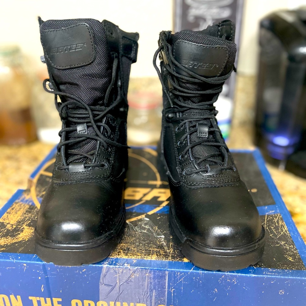 Woman’s size 8.5 Bates tactical sport work boots with zipper, BRAND NEW!! 🖤